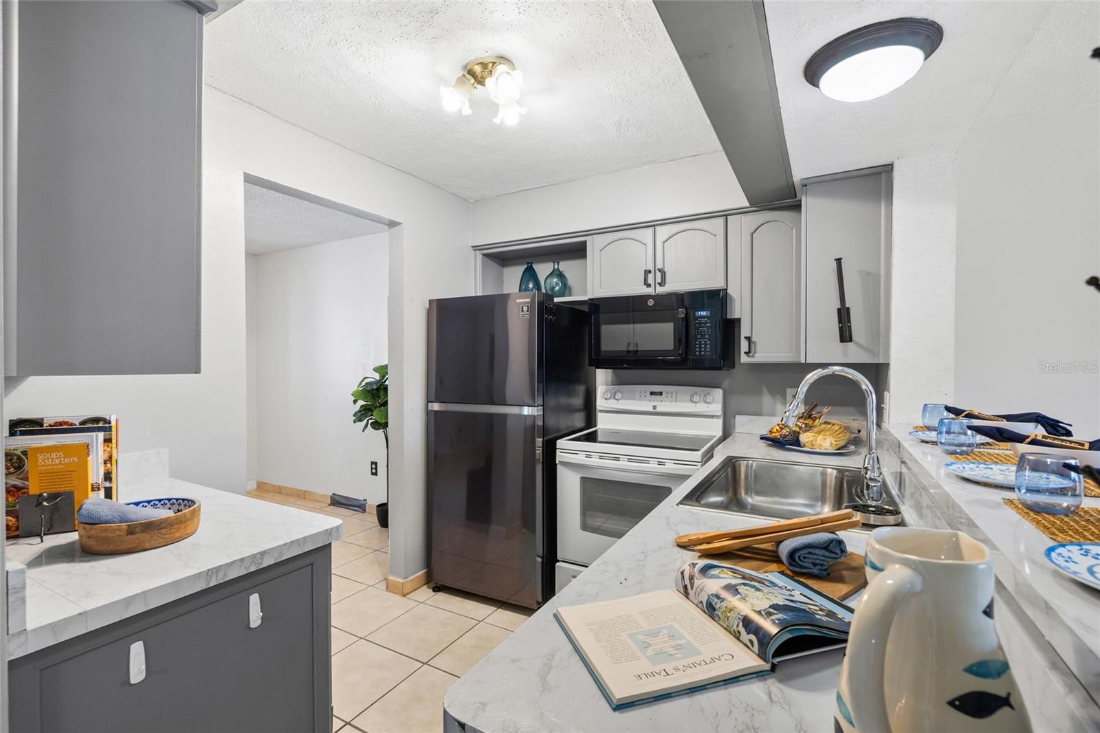 4038 CORTEZ DR #B — photo 17