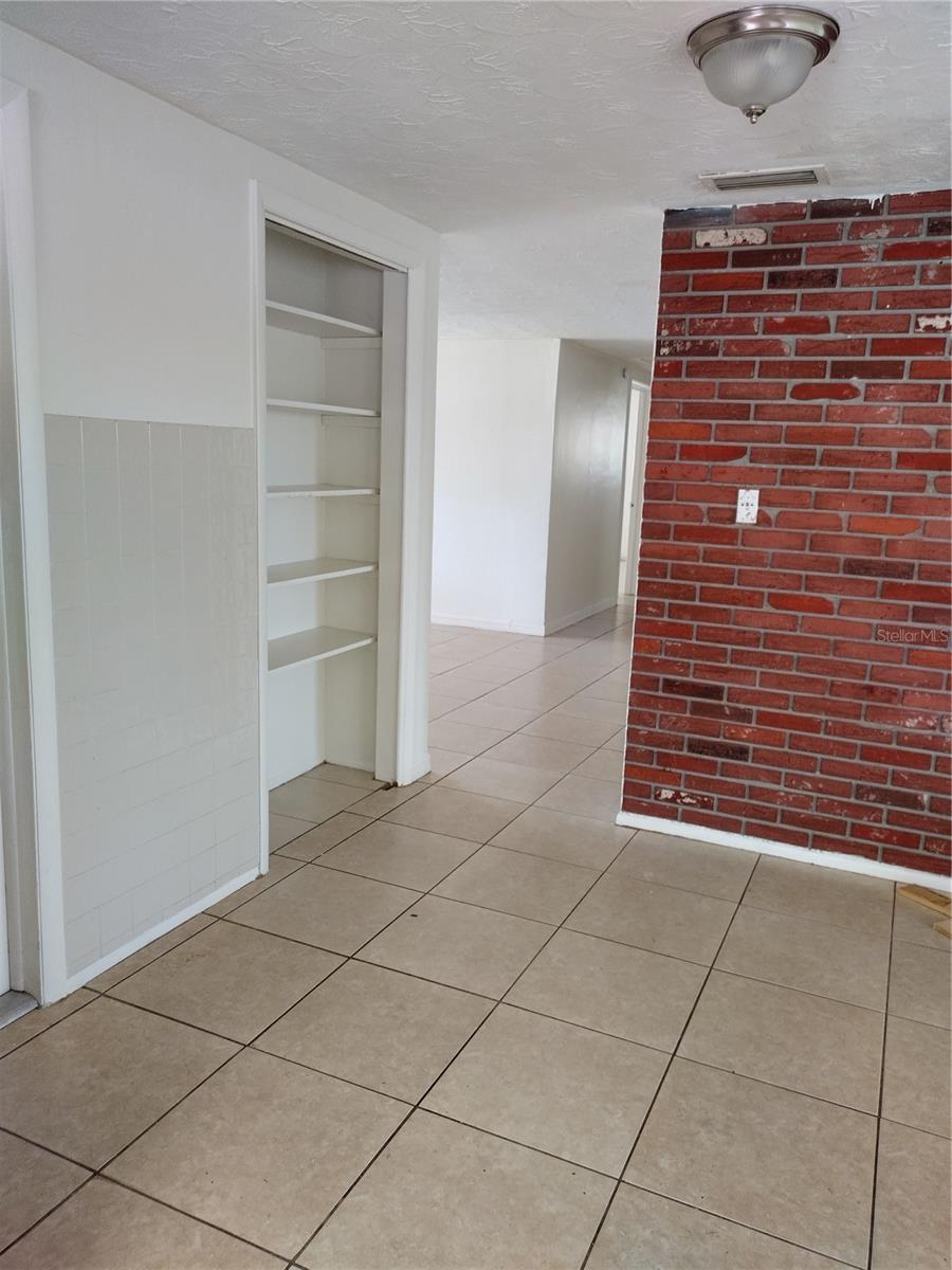 5620 ANDREA DR — photo 8