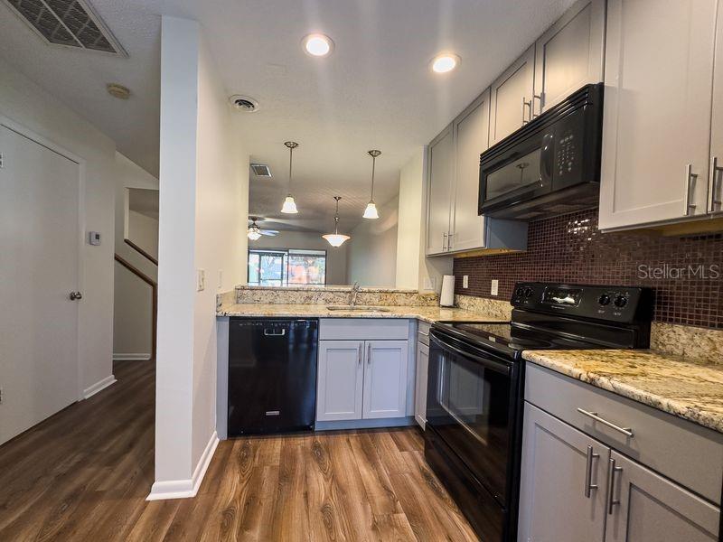 819 OAK PARK PL — photo 5