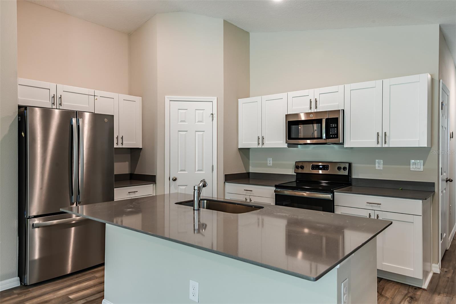 15164 MAUDE LANDING LOOP — photo 2