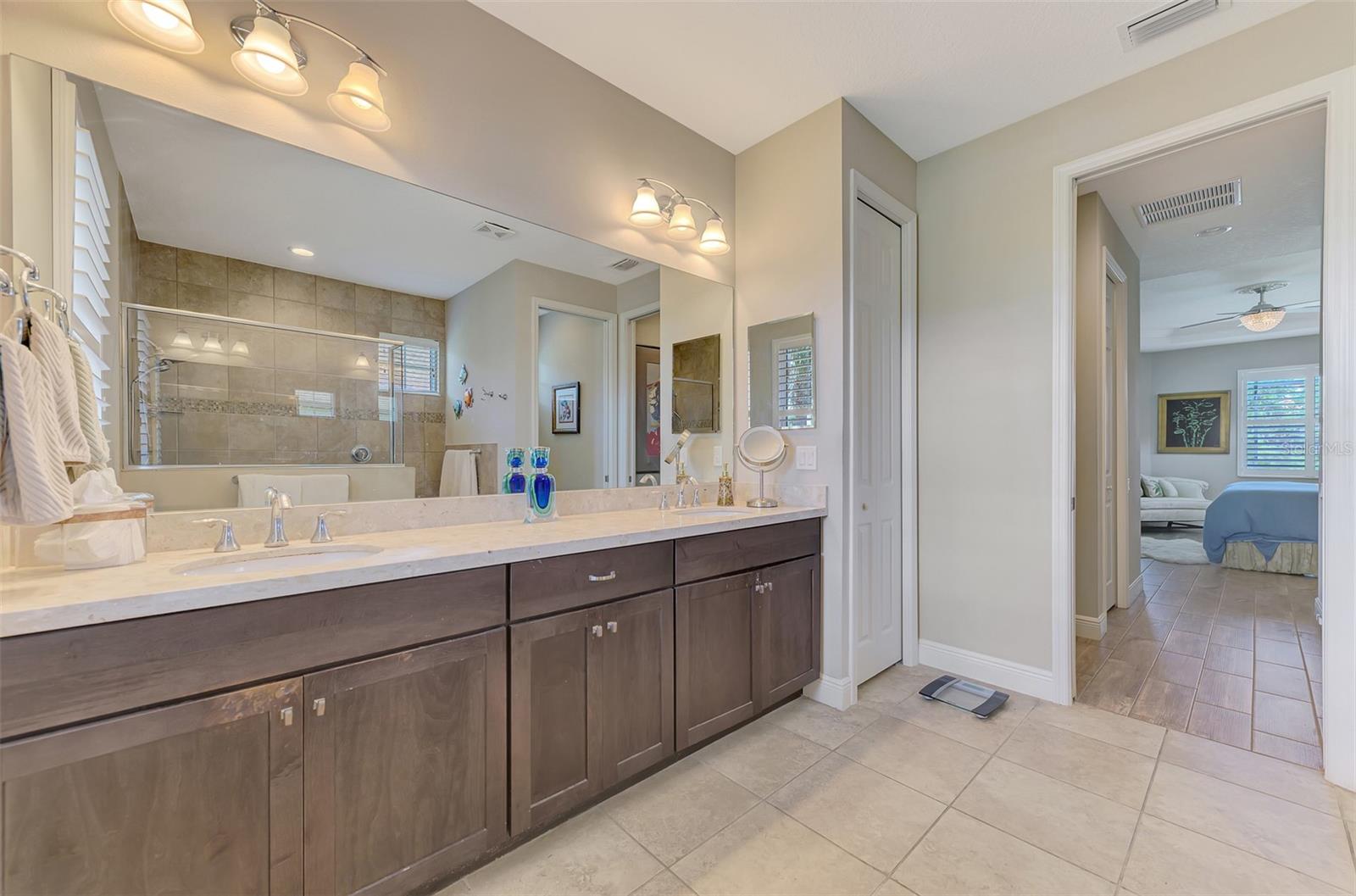 708 ROSEMARY CIR — photo 40