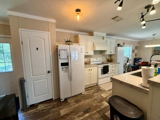 9825 LEGUNA ST — photo 5