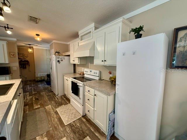 9825 LEGUNA ST — photo 4