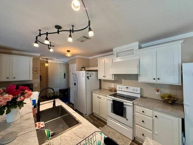 9825 LEGUNA ST — photo 6