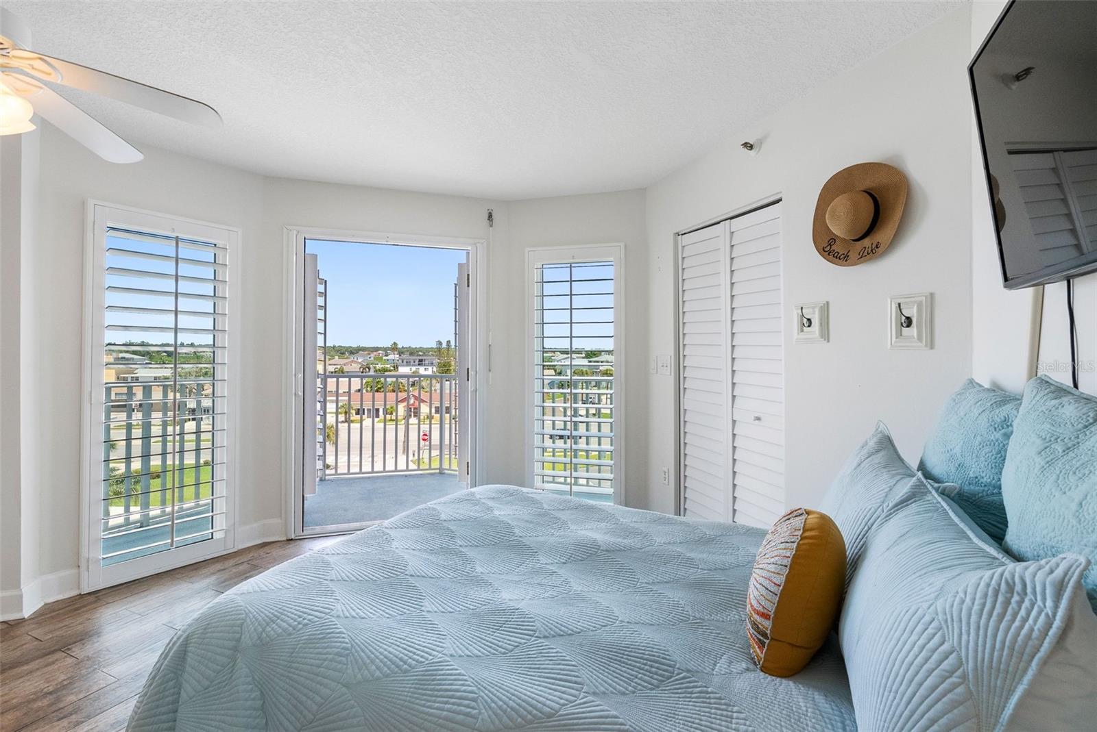 17980 GULF BLVD #401 — photo 21