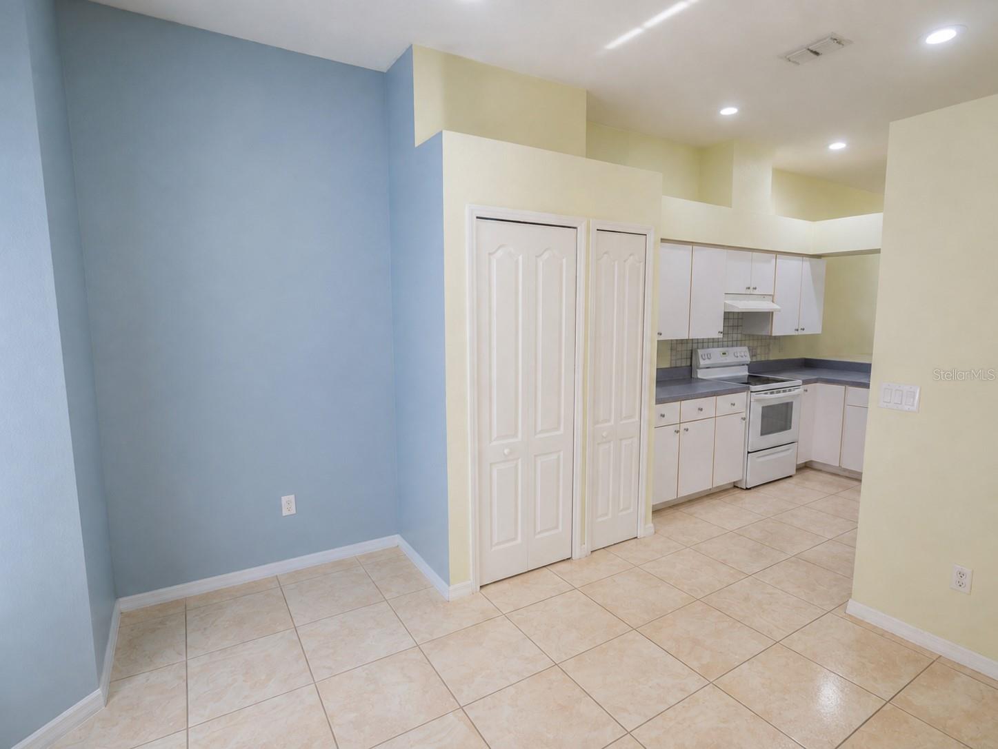 12537 HOLLYBROOK LN — photo 2