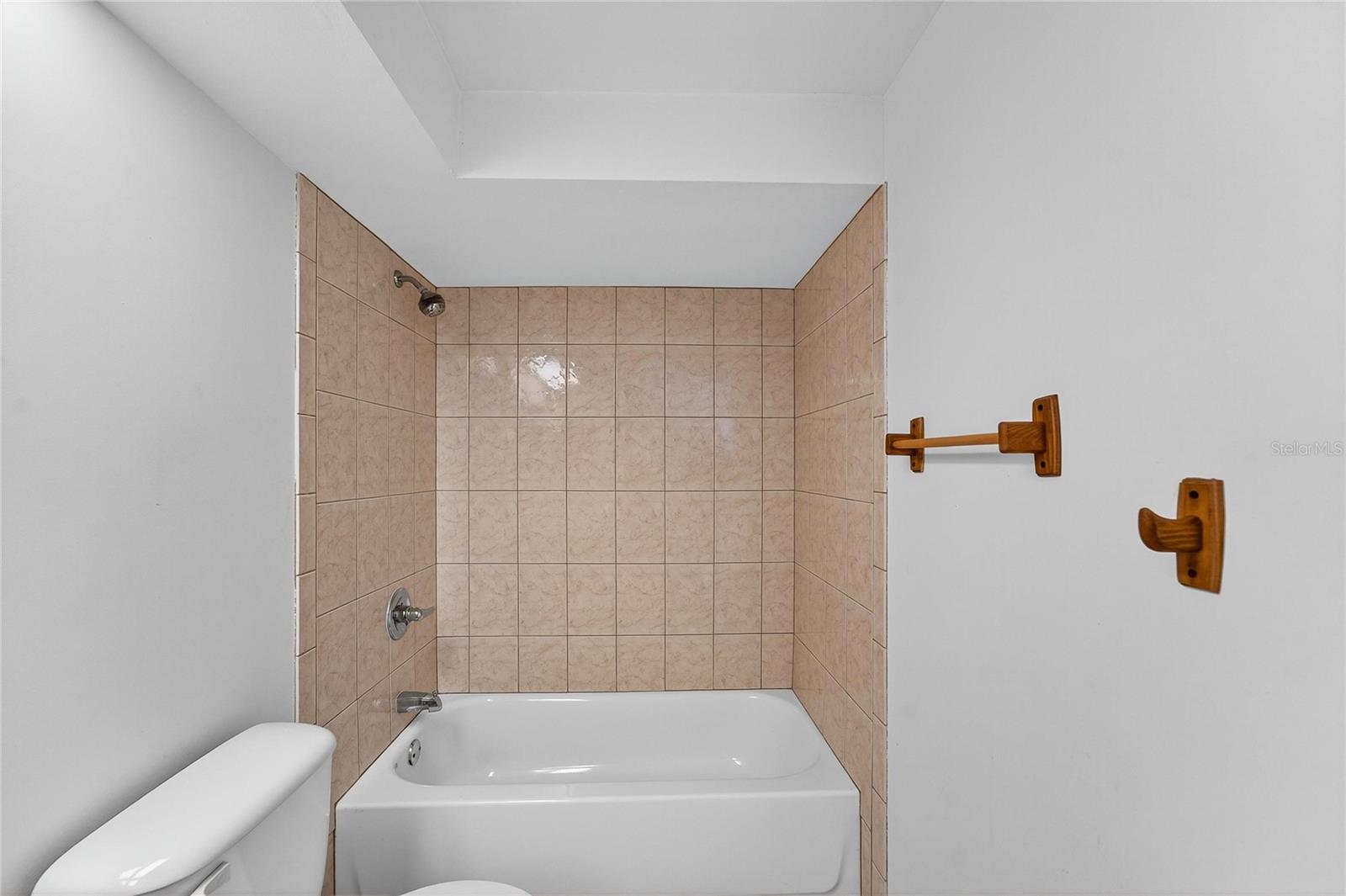 10841 PICCADILLY RD — photo 18