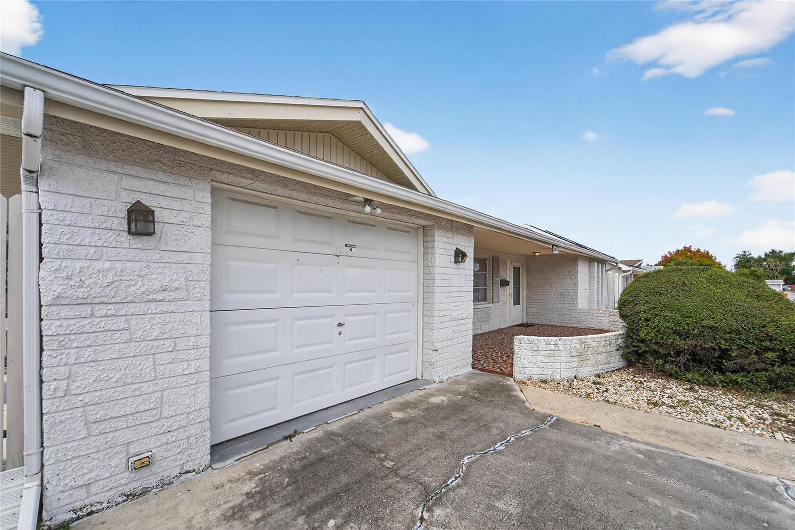 10841 PICCADILLY RD — photo 4