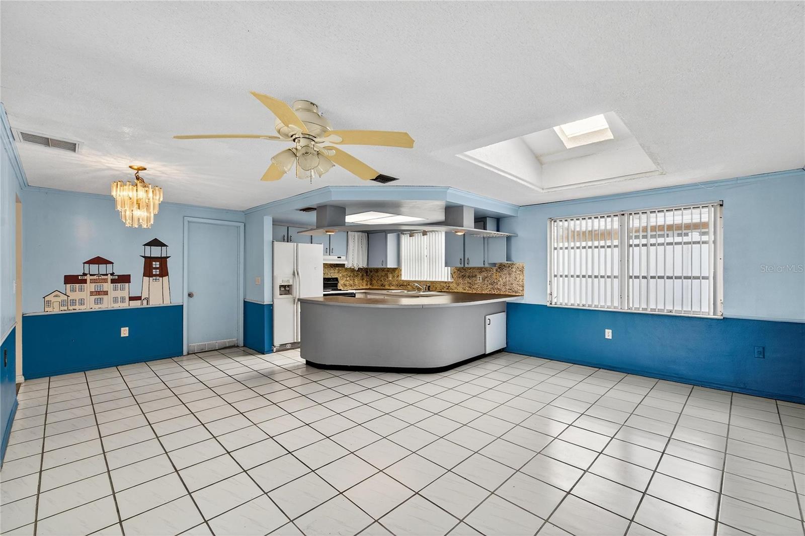 10841 PICCADILLY RD — photo 11