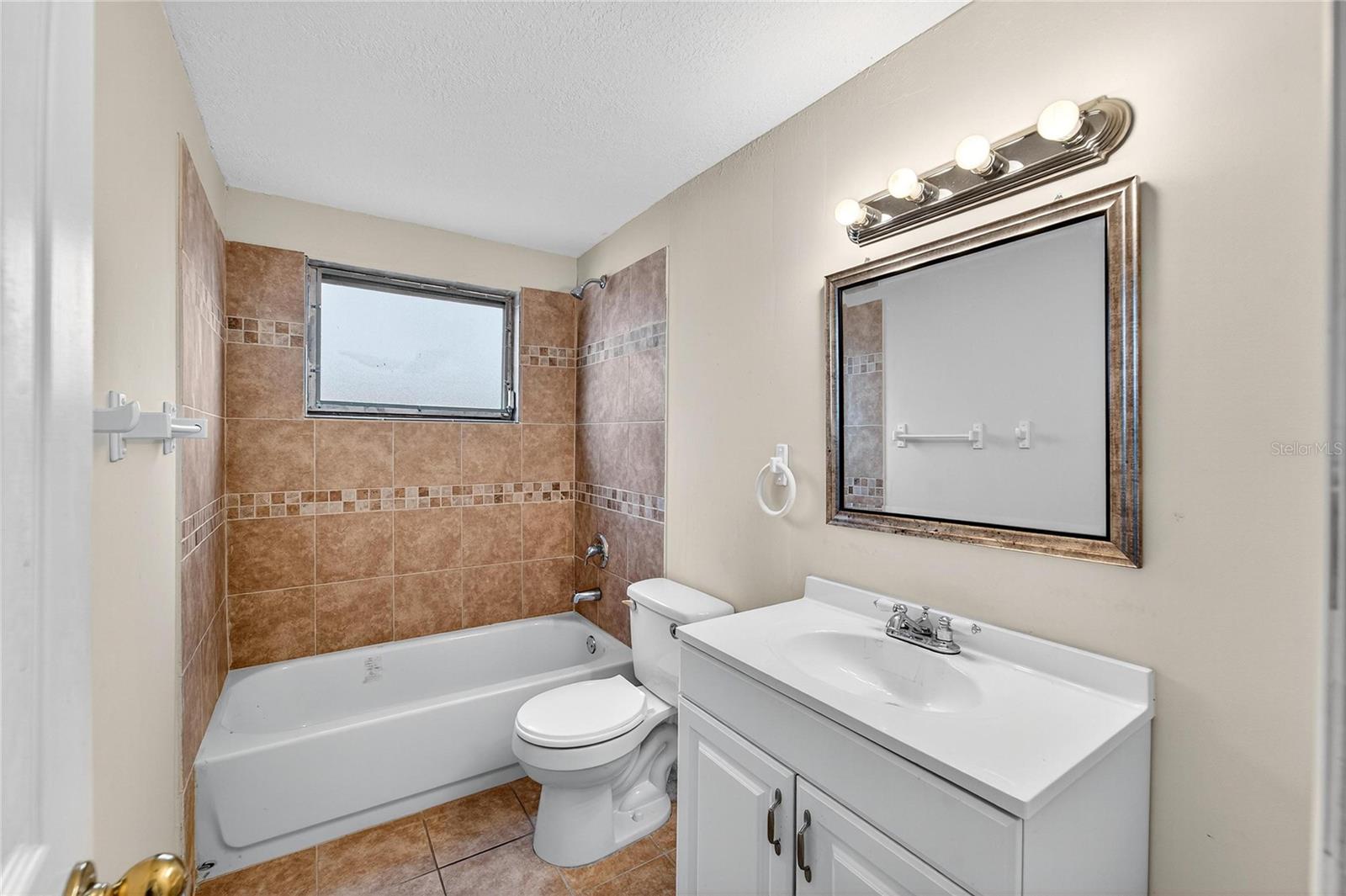 10841 PICCADILLY RD — photo 21