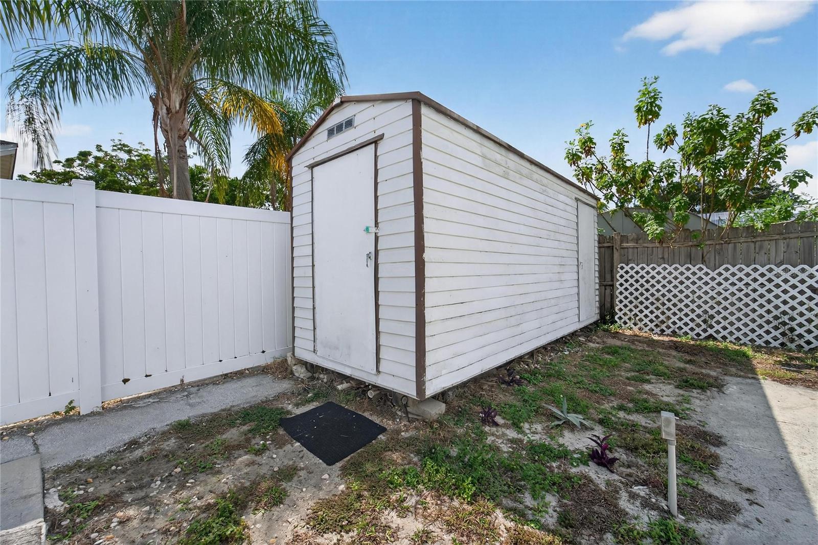 10841 PICCADILLY RD — photo 31