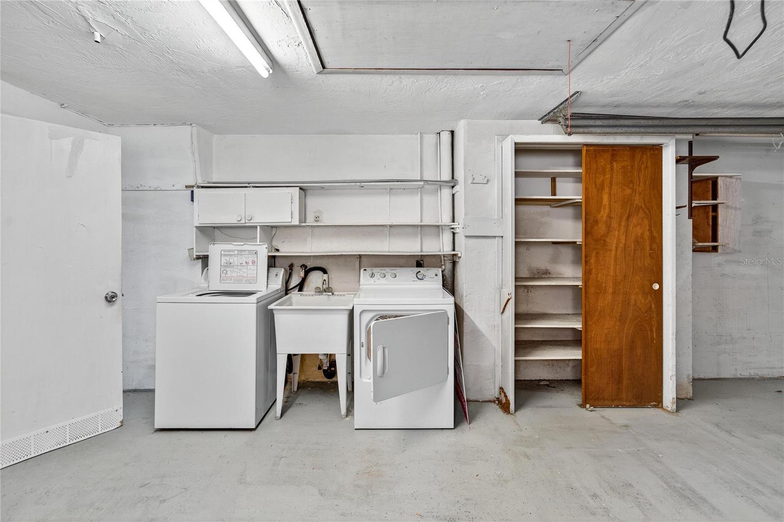 10841 PICCADILLY RD — photo 34
