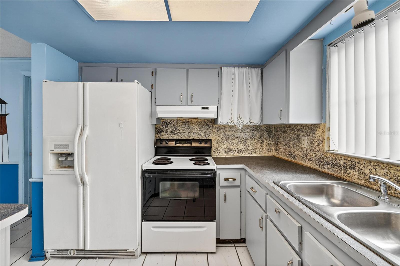 10841 PICCADILLY RD — photo 14
