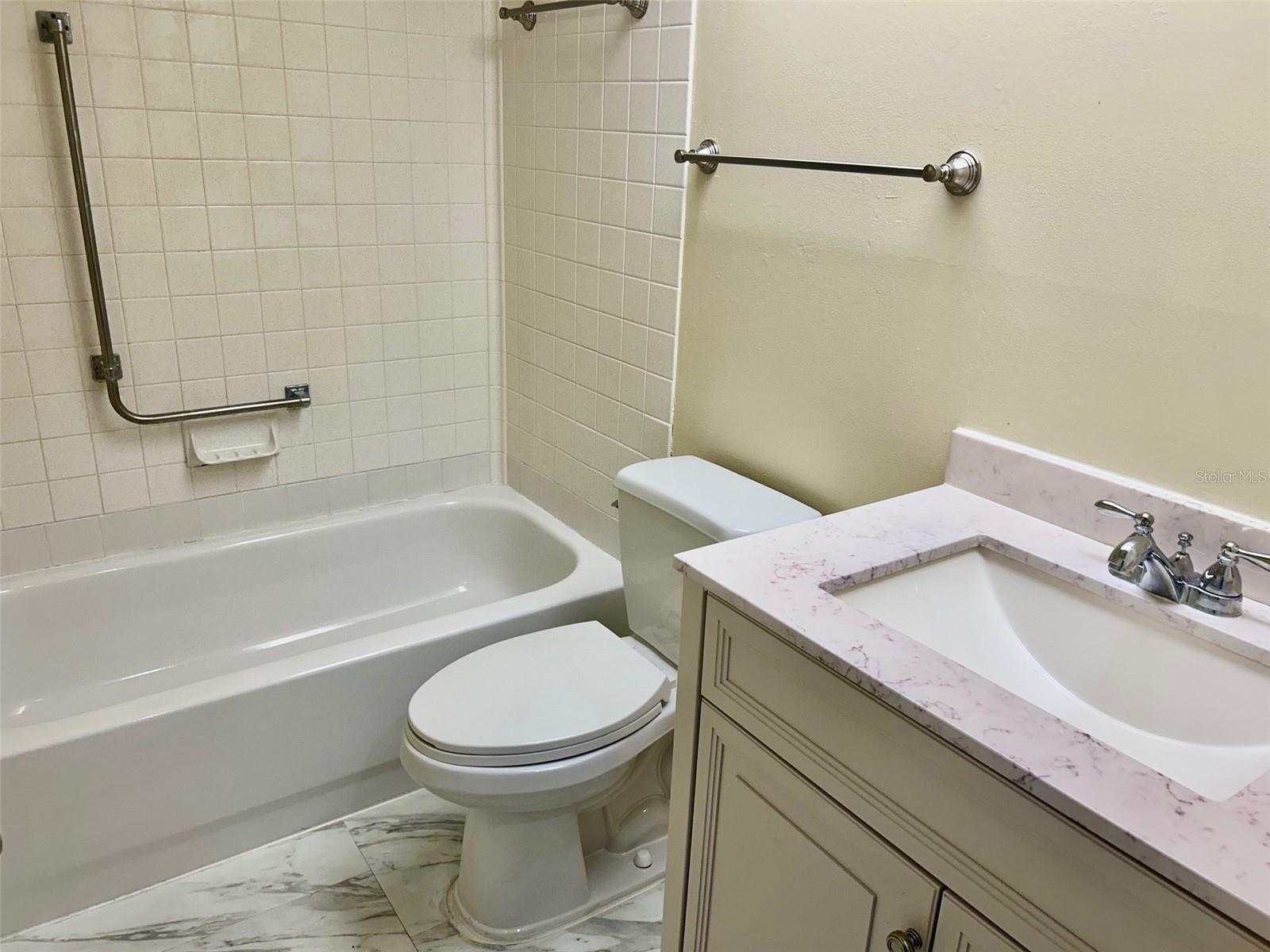 2506 OAKLEAF LN #25B — photo 13