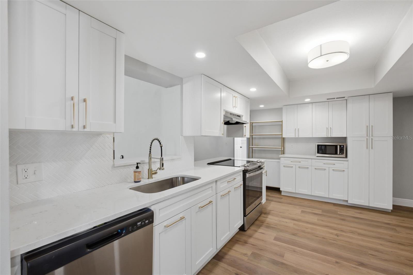 613 PINE FOREST DR — photo 9