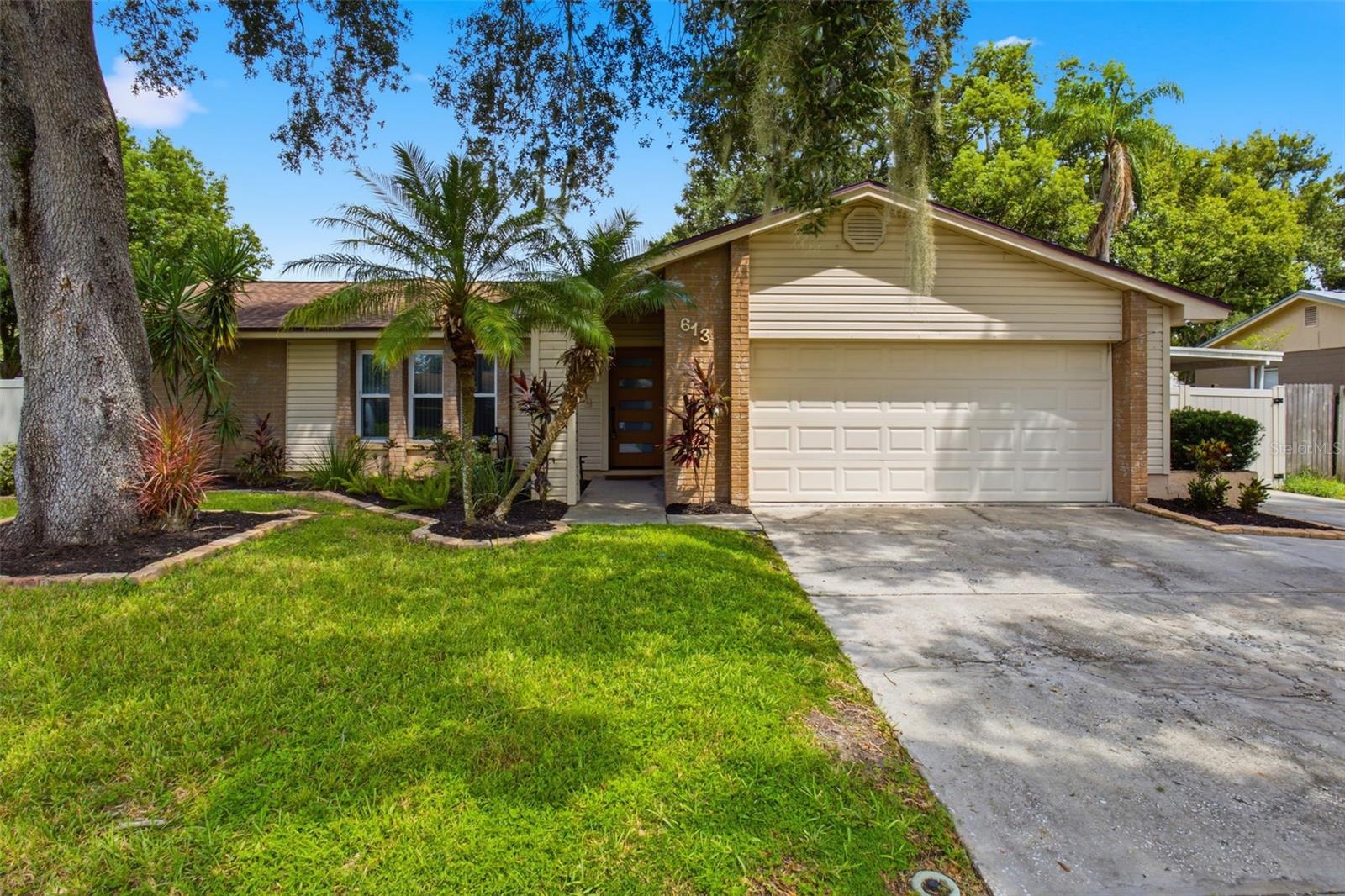 613 PINE FOREST DR — photo 2