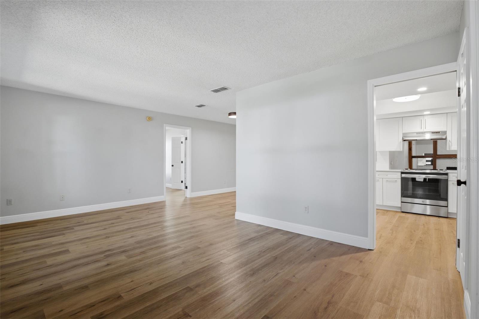 613 PINE FOREST DR — photo 10