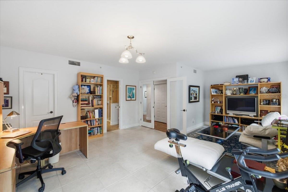 114 E DAVIS BLVD #8 — photo 34