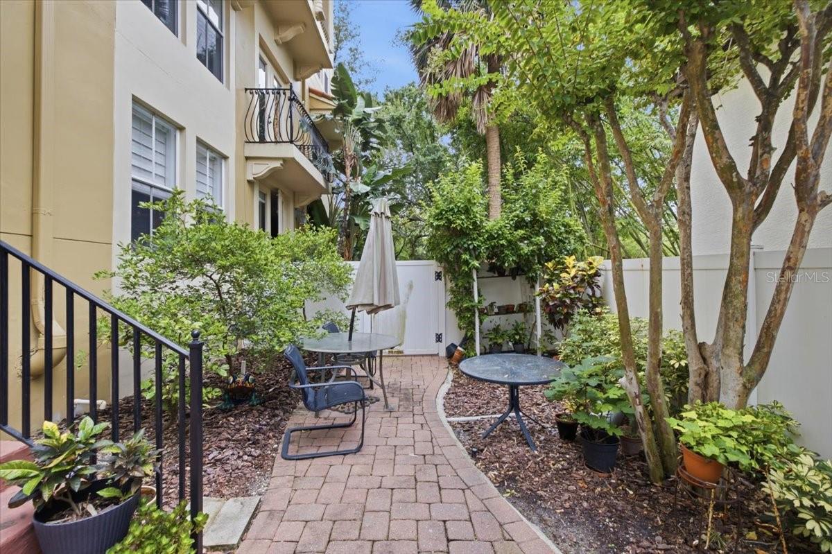 114 E DAVIS BLVD #8 — photo 40