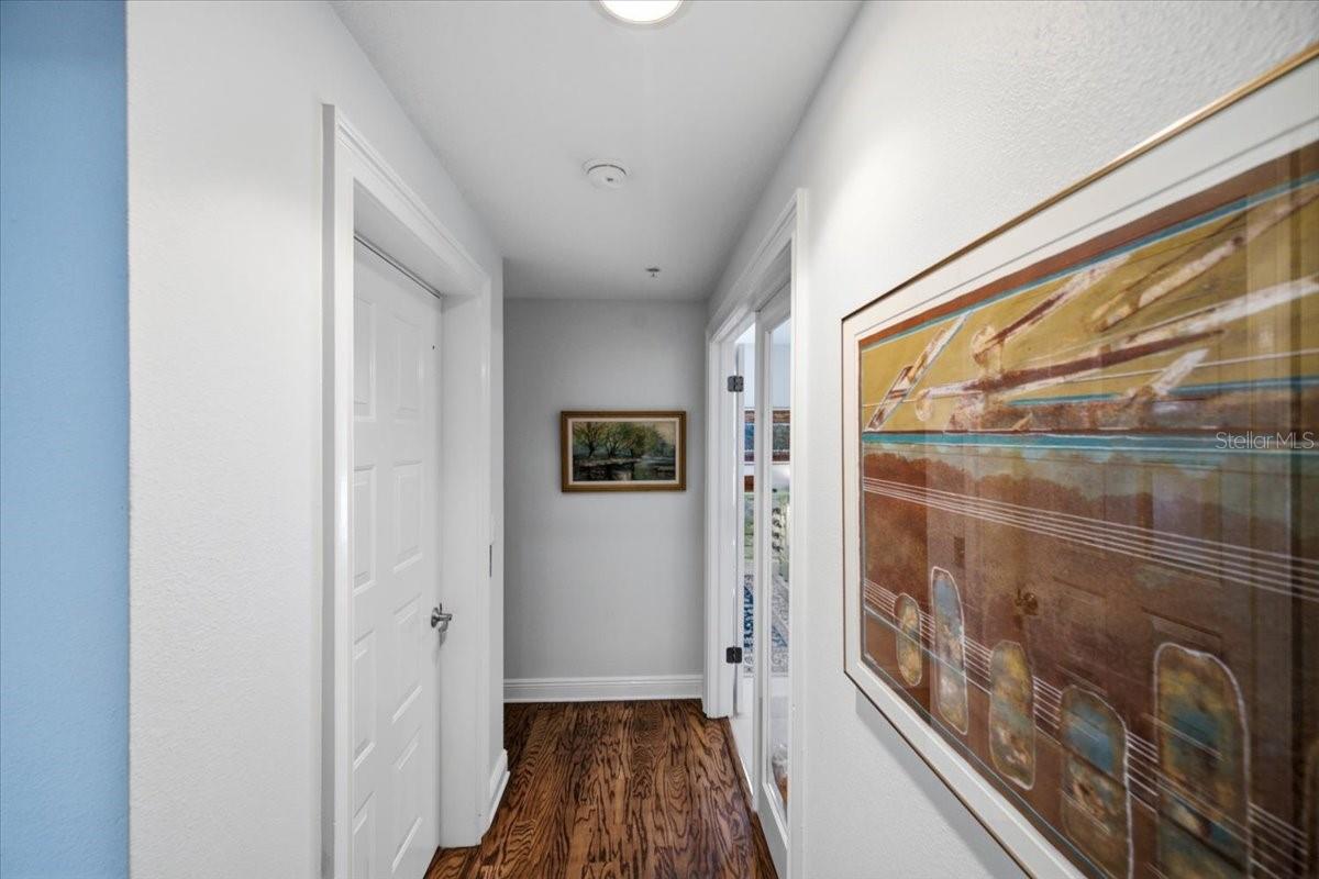 114 E DAVIS BLVD #8 — photo 32