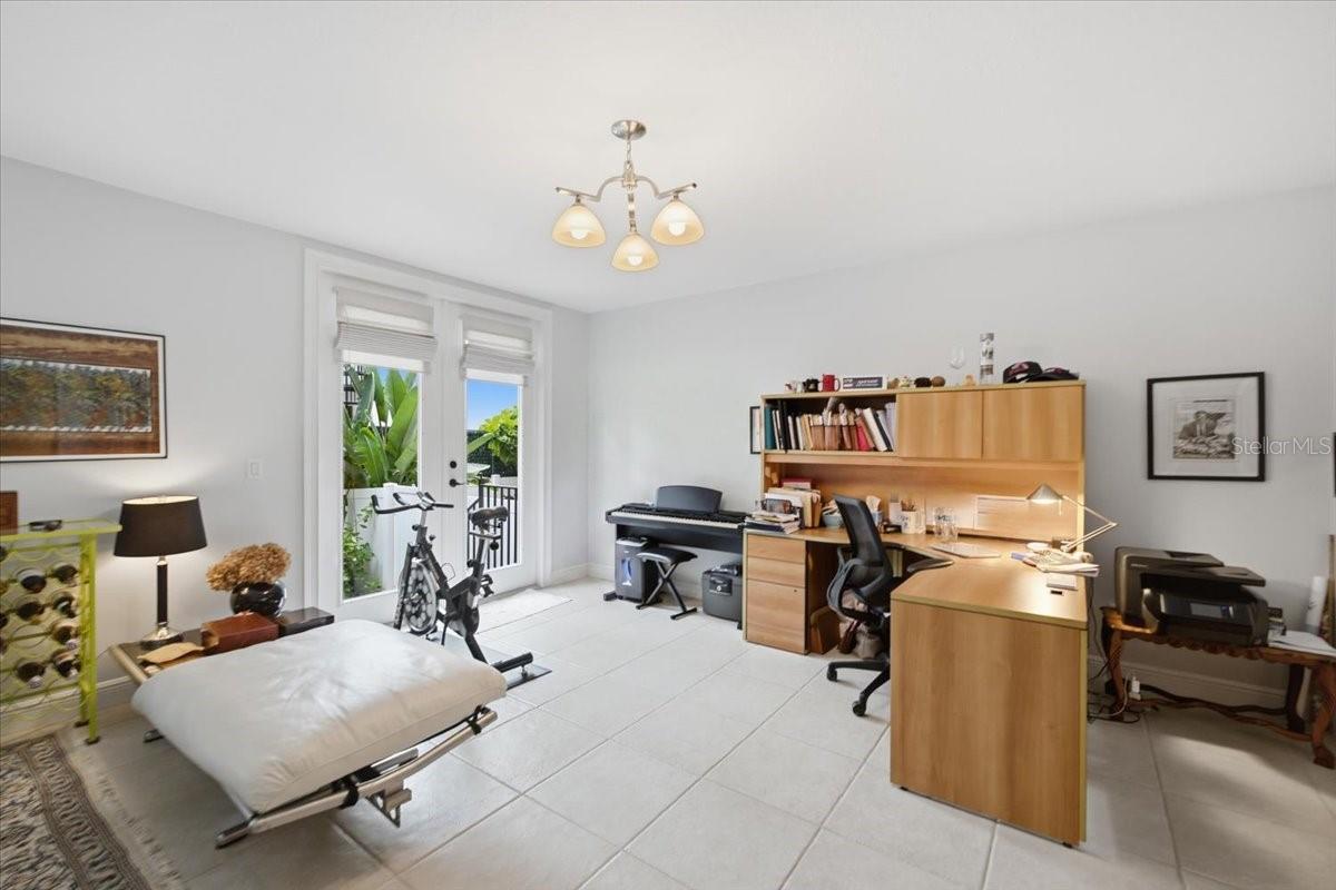 114 E DAVIS BLVD #8 — photo 33