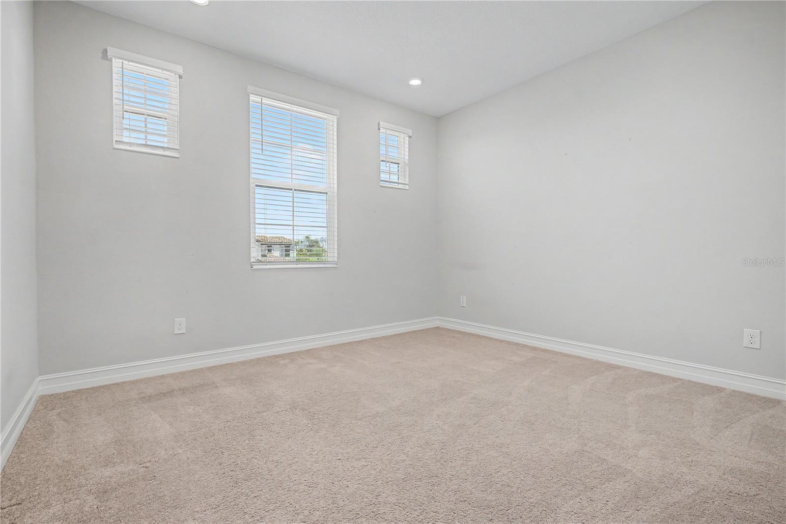 19539 ROSEATE DR — photo 28