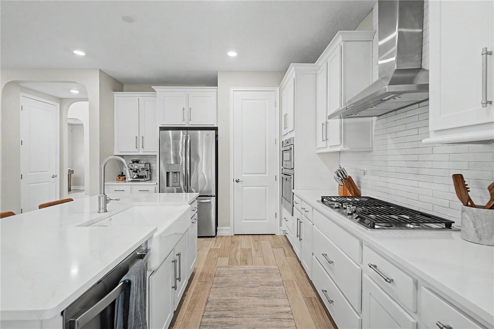 19539 ROSEATE DR — photo 5