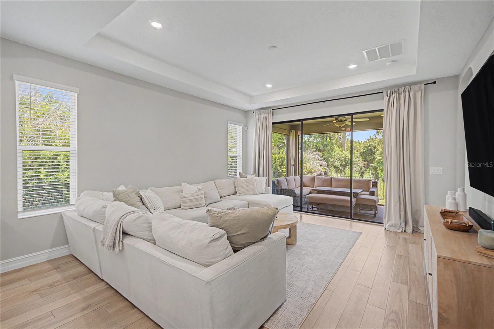 19539 ROSEATE DR — photo 10
