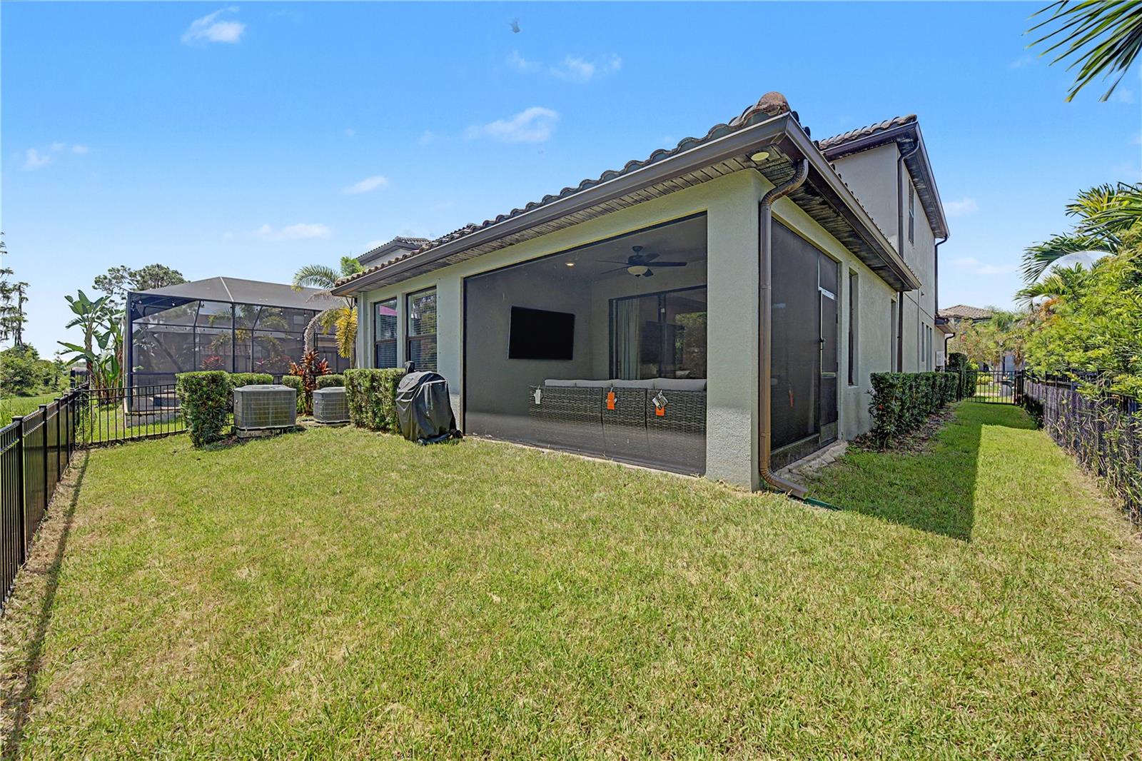 19539 ROSEATE DR — photo 33