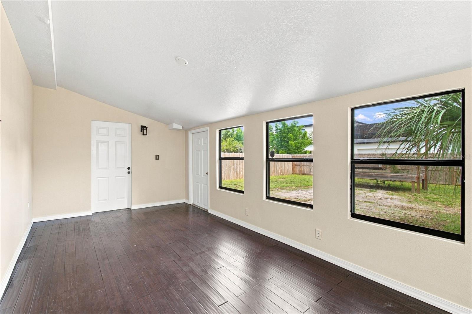 805 W BRADDOCK ST — photo 23