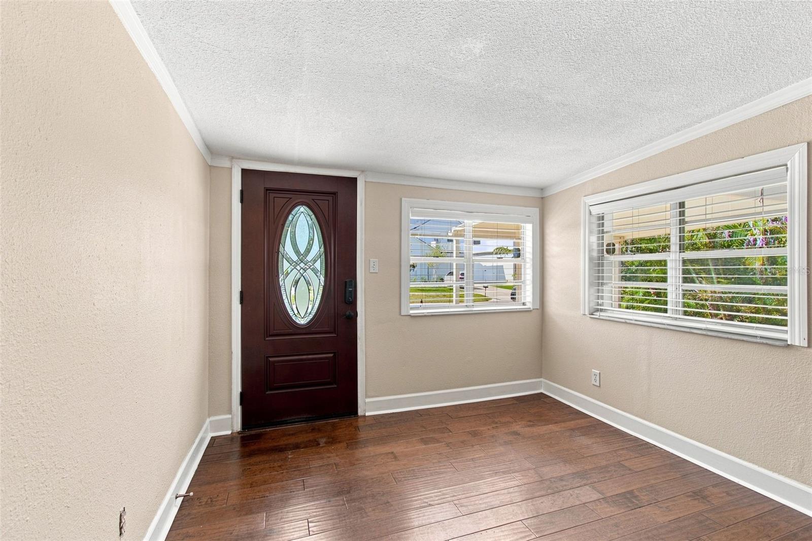 805 W BRADDOCK ST — photo 3
