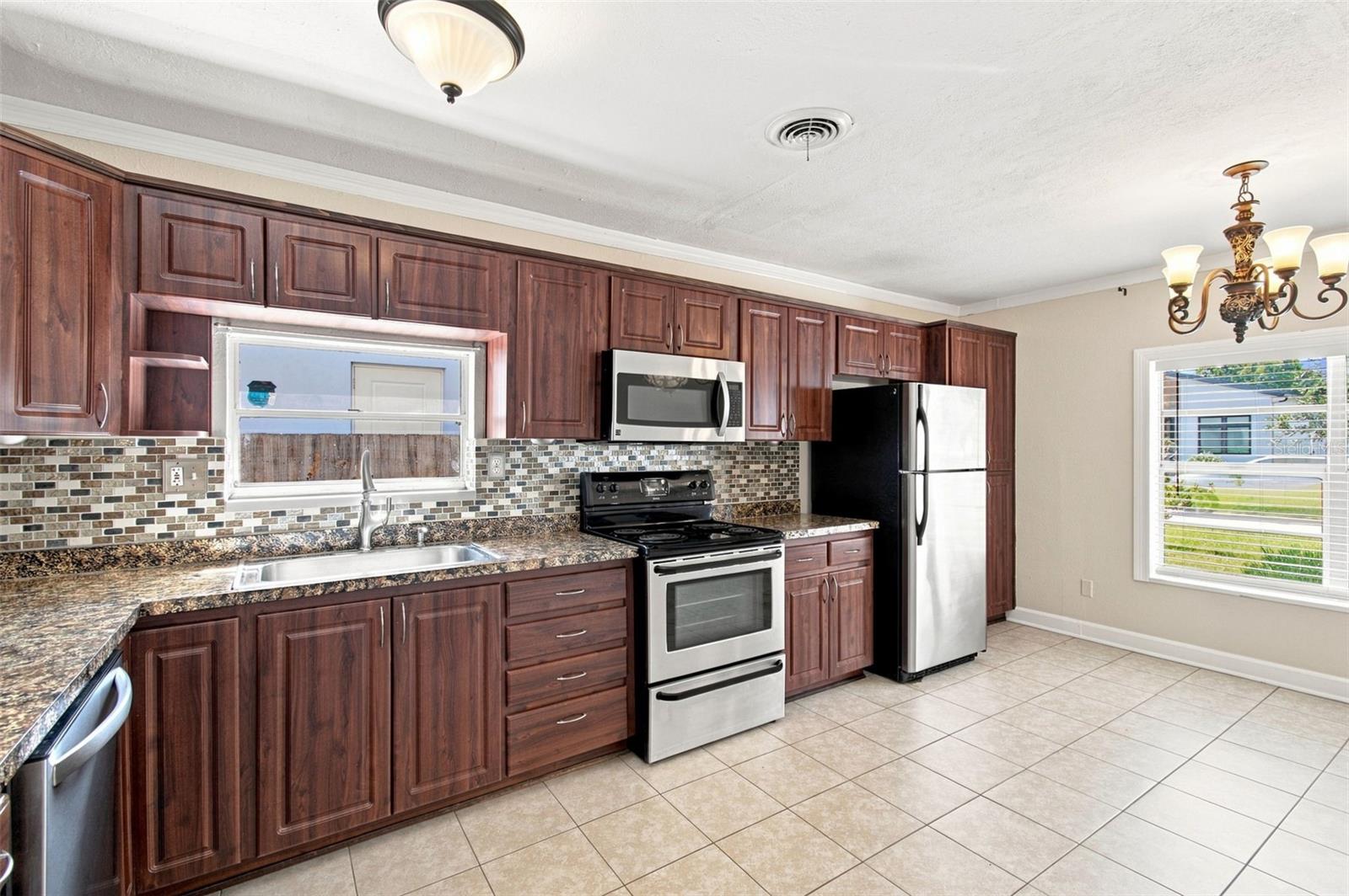 805 W BRADDOCK ST — photo 10
