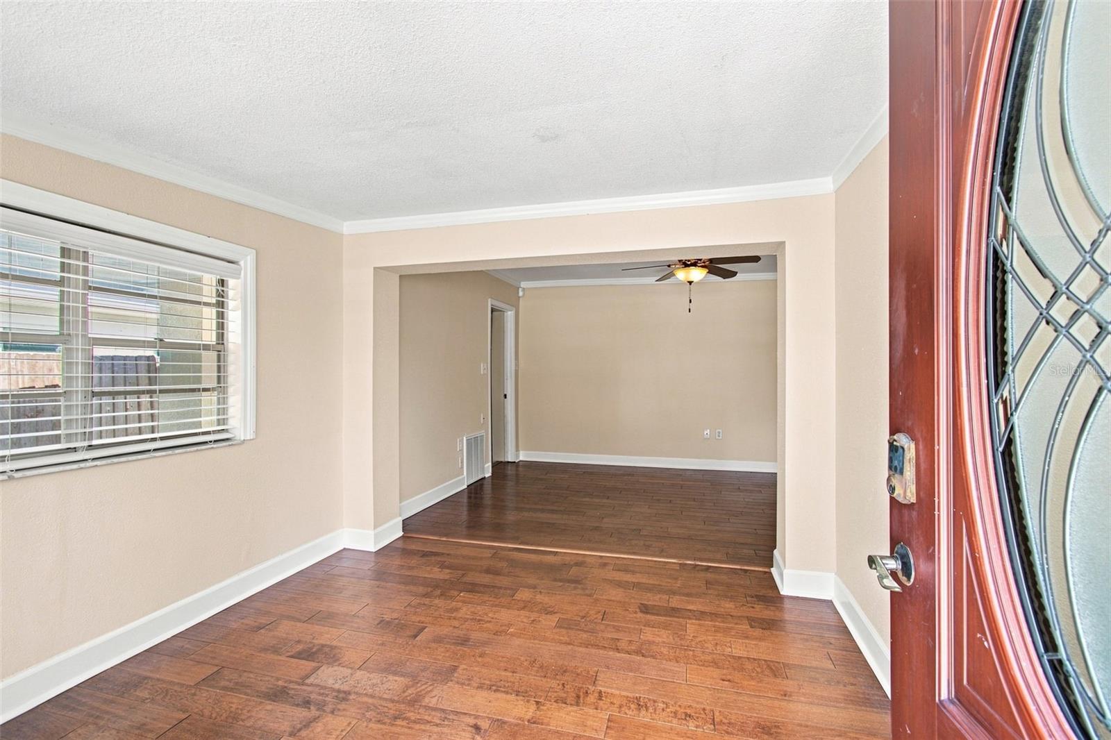 805 W BRADDOCK ST — photo 2