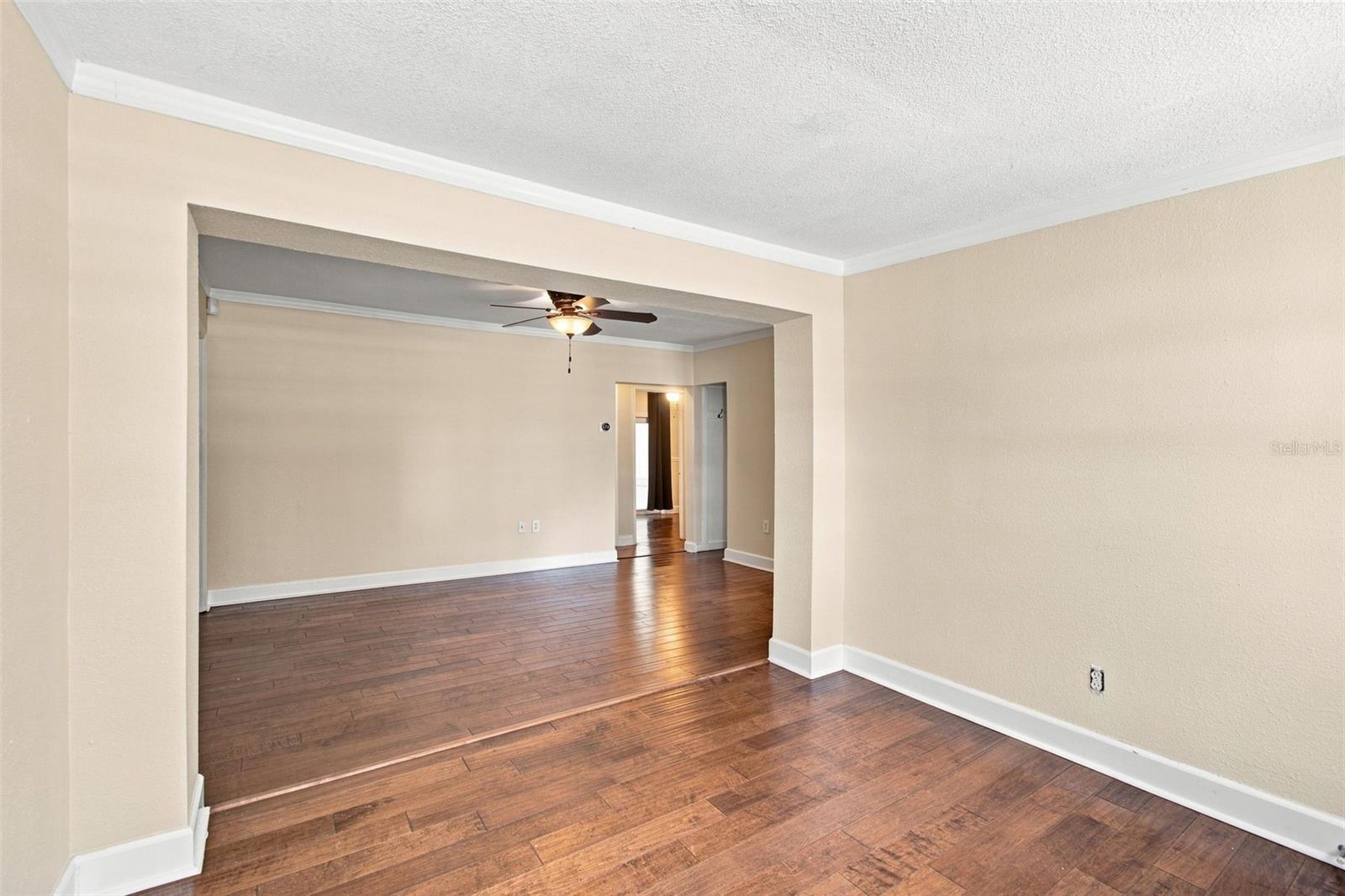 805 W BRADDOCK ST — photo 4