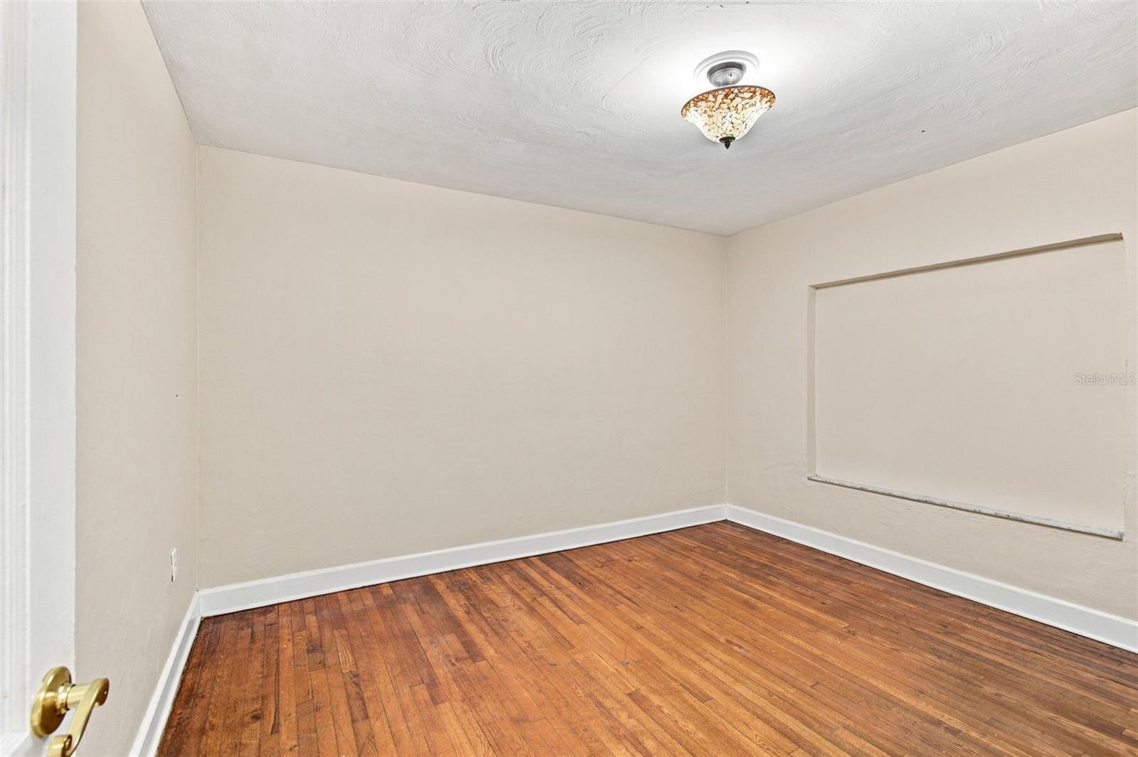 805 W BRADDOCK ST — photo 17