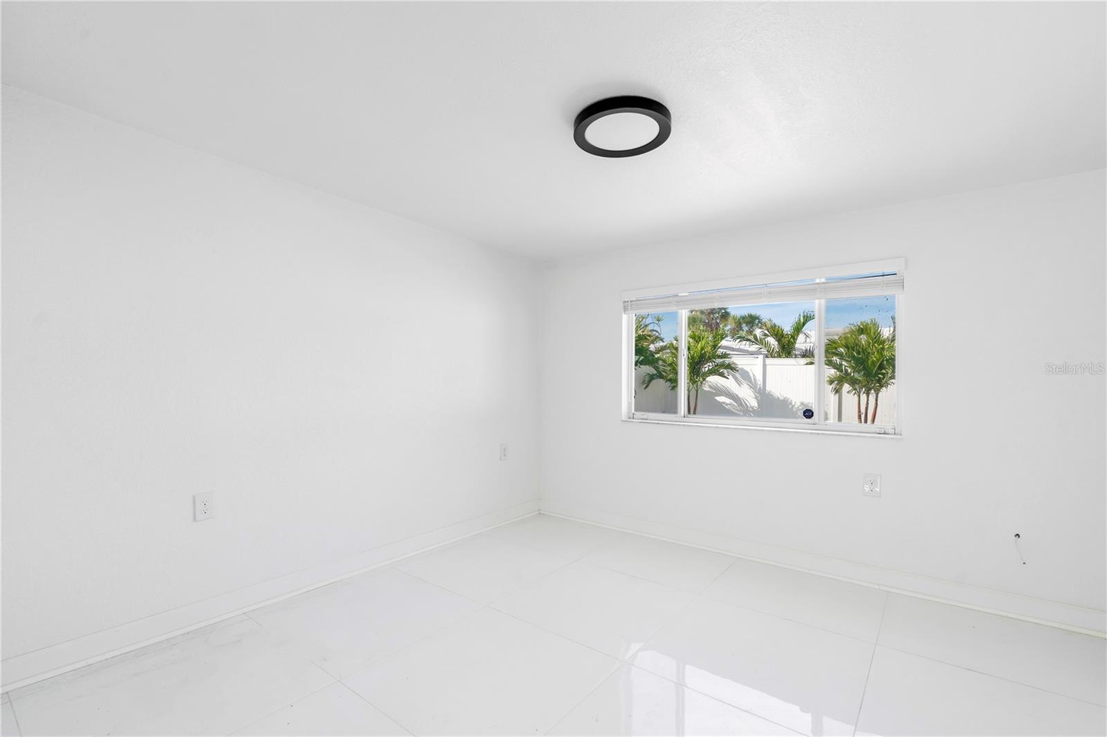 455 81ST AVE — photo 34