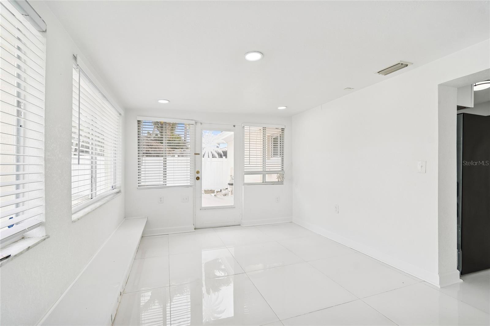 455 81ST AVE — photo 20