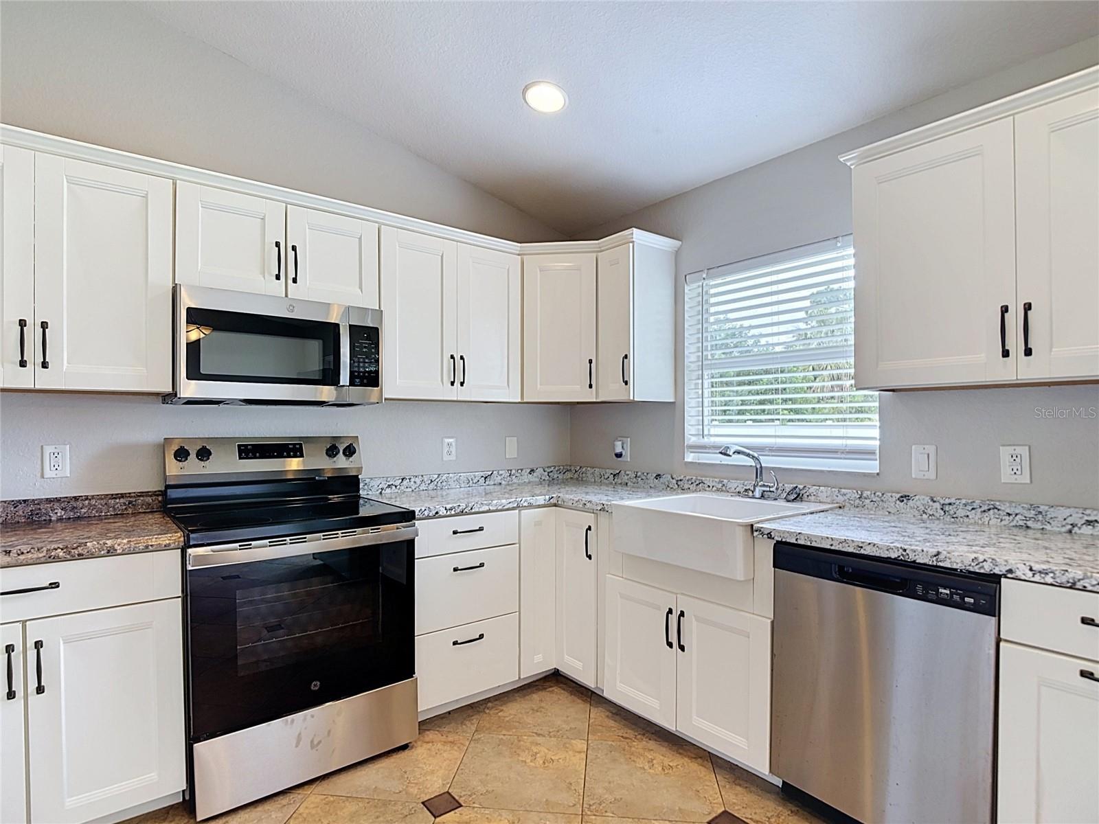 2198 ALLIANCE AVE — photo 18