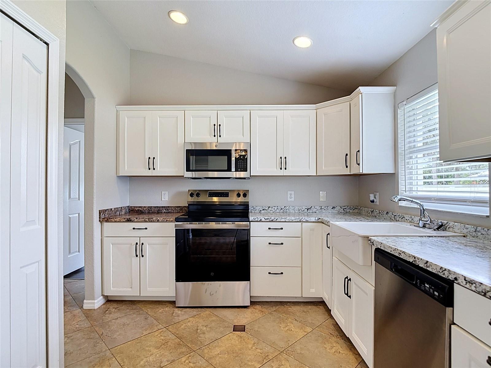 2198 ALLIANCE AVE — photo 17