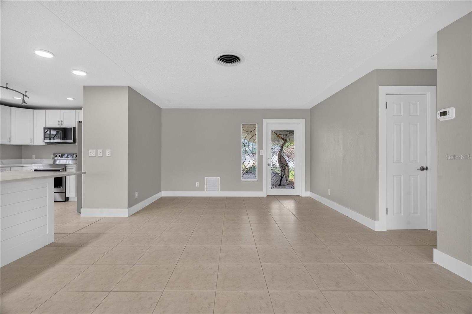 541 LILLIAN DR — photo 12