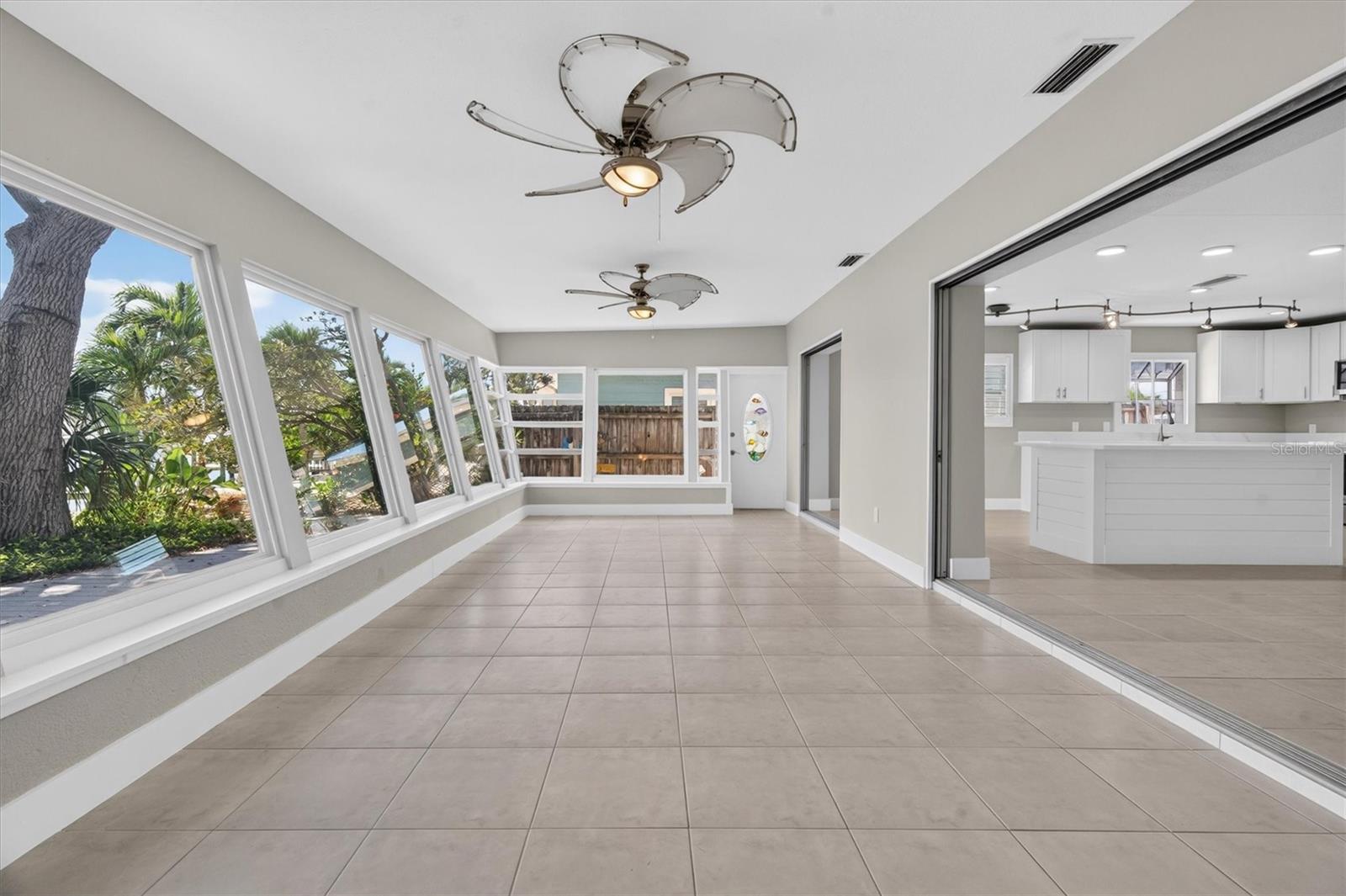 541 LILLIAN DR — photo 24