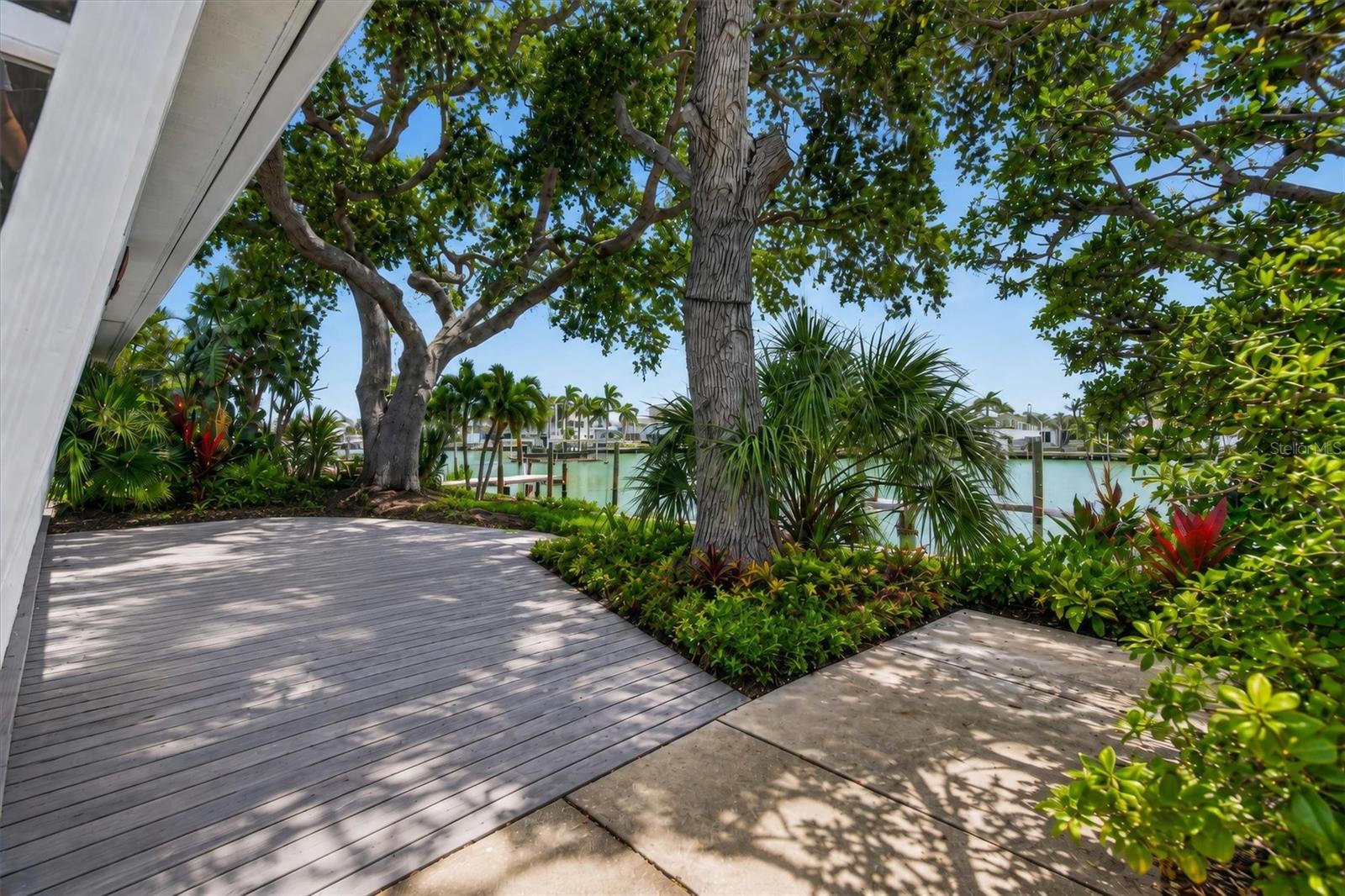 541 LILLIAN DR — photo 40