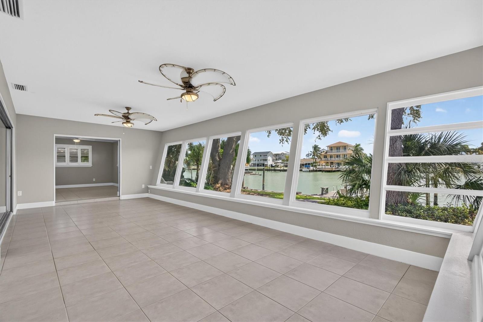 541 LILLIAN DR — photo 25