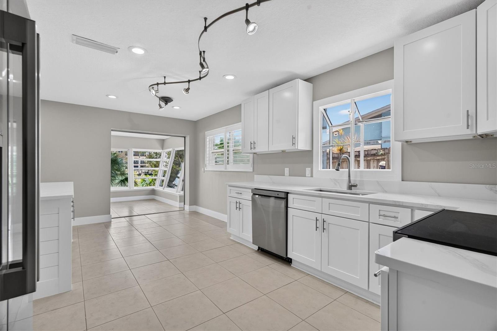 541 LILLIAN DR — photo 19