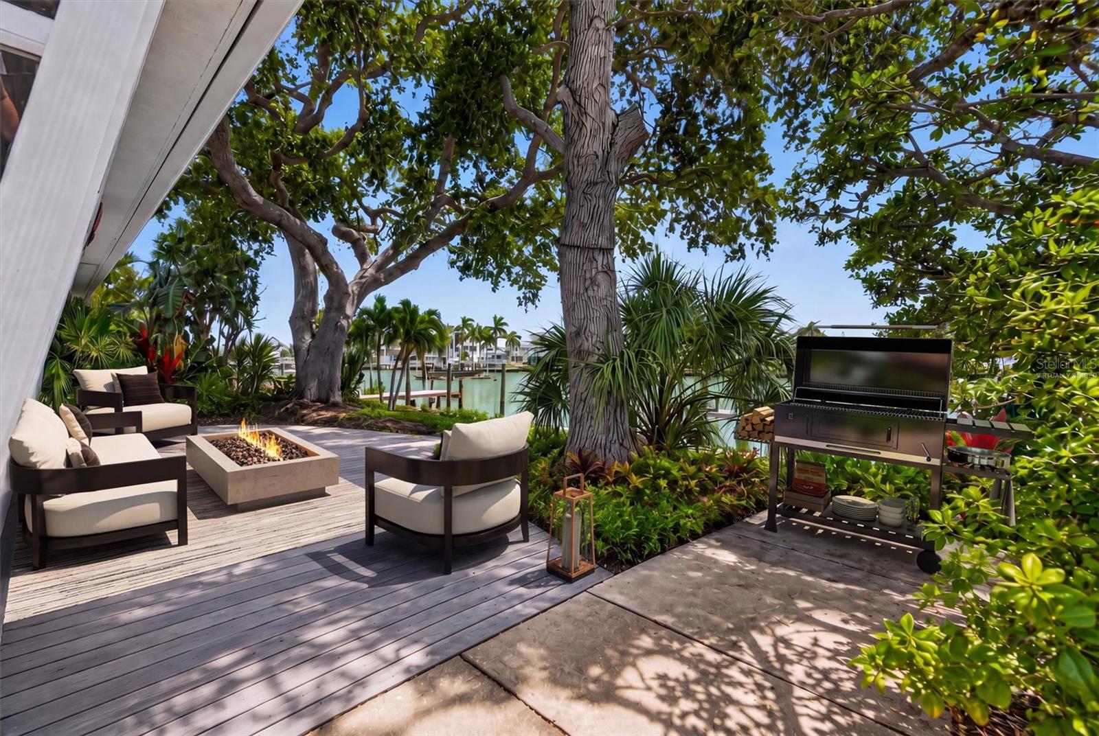 541 LILLIAN DR — photo 42