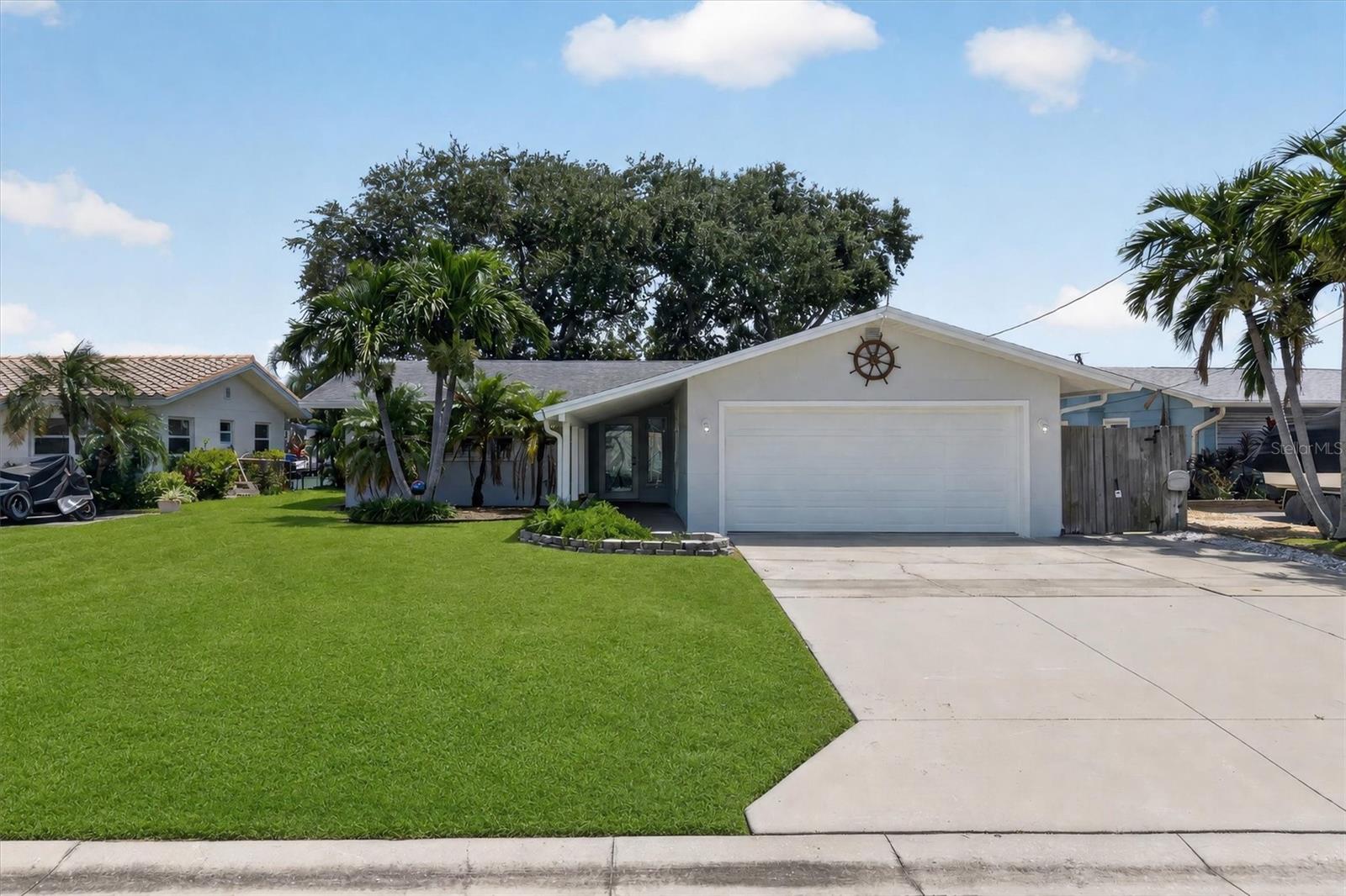 541 LILLIAN DR — photo 4