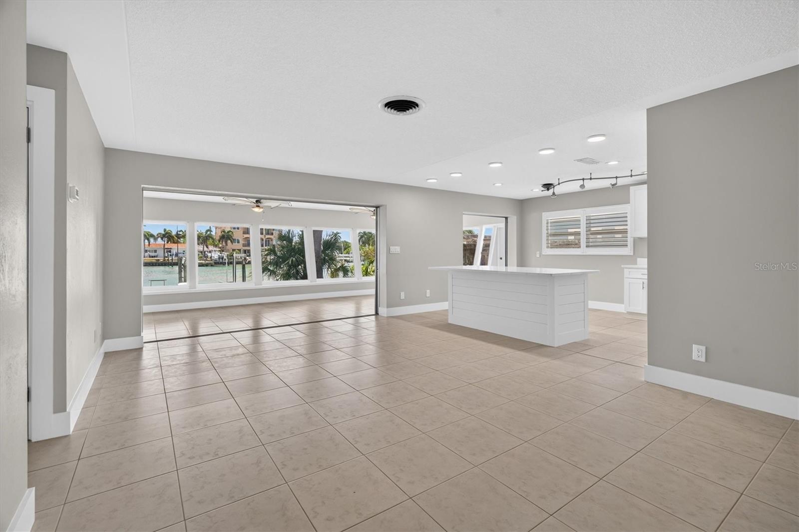 541 LILLIAN DR — photo 13