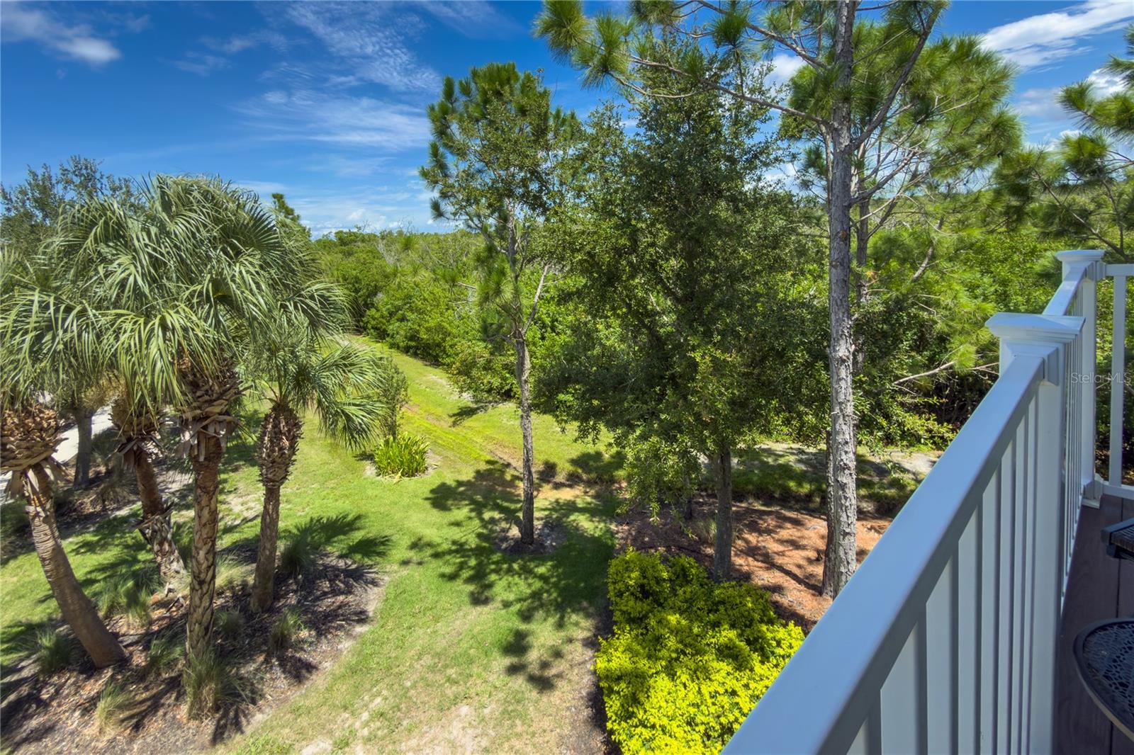 311 SAPPHIRE LAKE DR #202 — photo 32