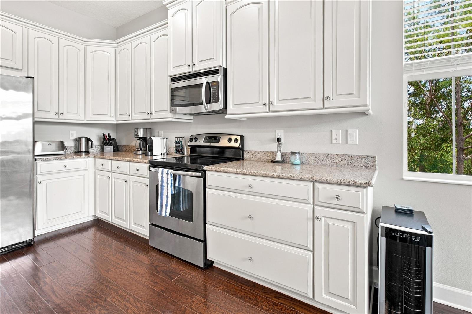 311 SAPPHIRE LAKE DR #202 — photo 24
