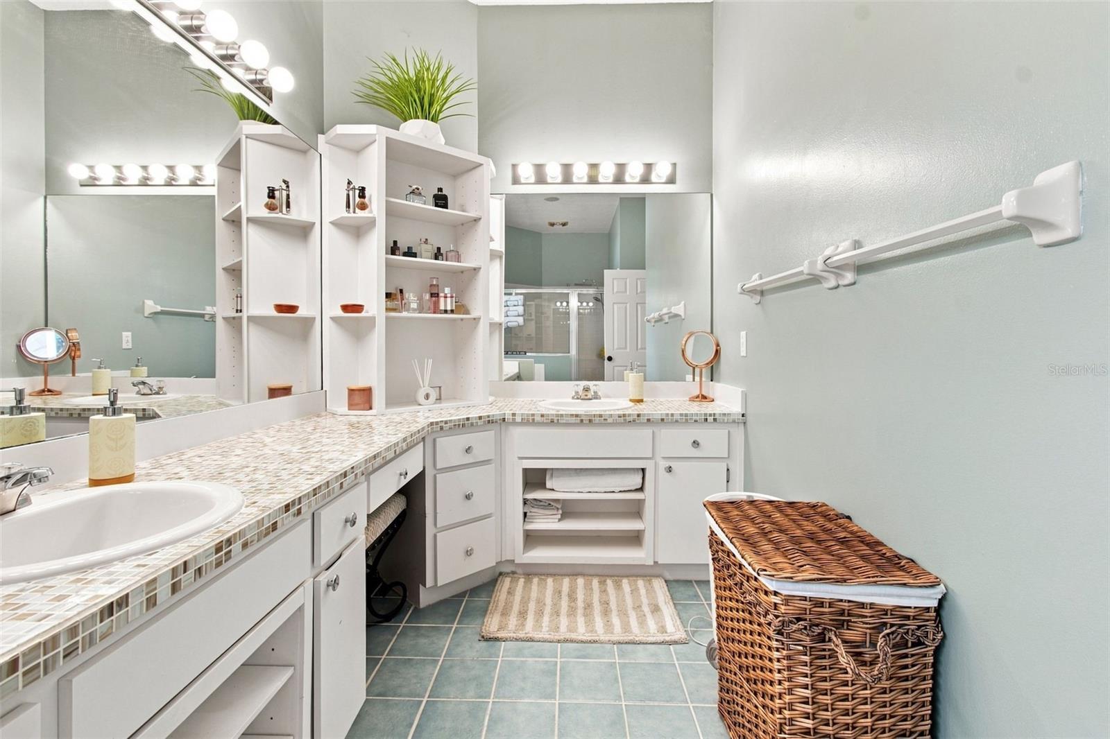2244 GROVELAND DR — photo 43